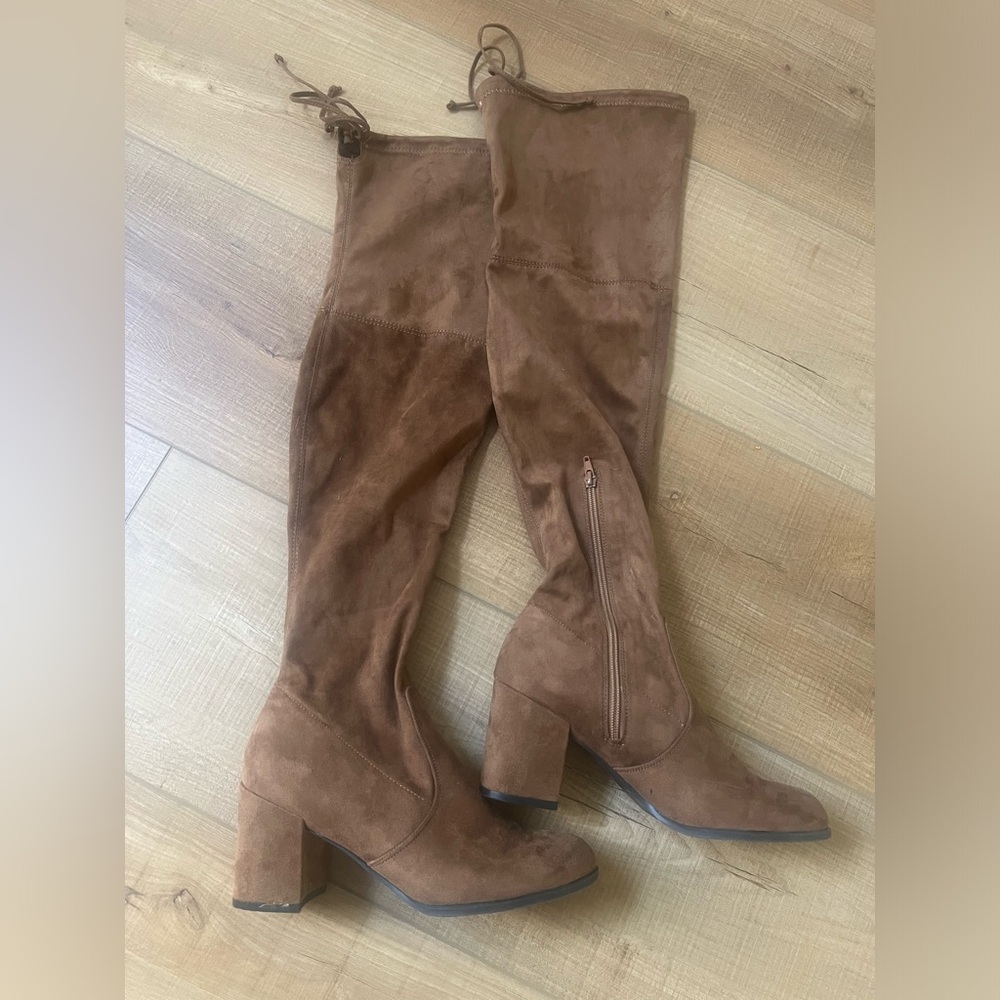 Women’s over the knee boot